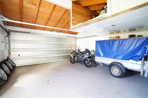große Doppelgarage mit Rolltor - 