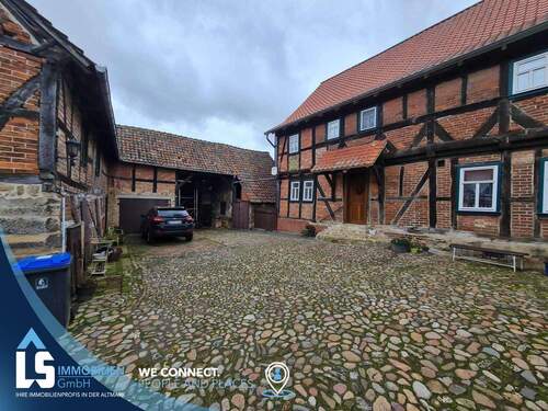 Wohnhaus & Nebengelass - 