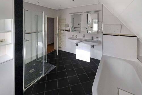 Badezimmer - 1. OG - 