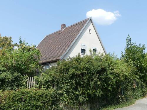 Bild 1 - Für Handwerker u. Bastler! Sanierungsbedürftiges kleines Einfamilienhaus in Heilsbronn!