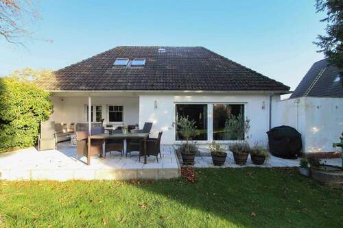 Hintere Hausansicht (3) - 4 Zimmer Einfamilienhaus zum Kaufen in Ammersbek