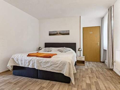 Schlafzimmer FeWo 1 - Einfamilienhaus mit 175,00 m&sup2; in Leutenberg zum Kaufen