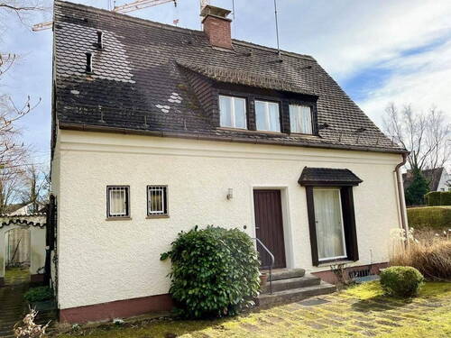 Blick auf Eingangsbereich - Einfamilienhaus mit 95,00 m&sup2; in Gauting zum Kaufen