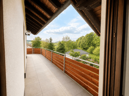Großzügiger Balkon mit Blick ins Grüne - 