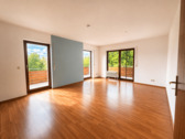 Wohnbereich mit Balkonzugang - 4 Zimmer Etagenwohnung zum Kaufen in Abtsteinach