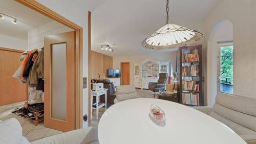 Blick vom Essbereich ins Wohnzimmer - 
