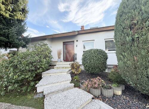 Eingangsbereich - 6 Zimmer Einfamilienhaus zum Kaufen in Ölbronn-Dürrn