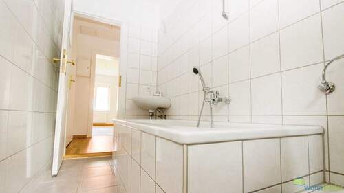 Tageslichtbad mit Badewanne - 