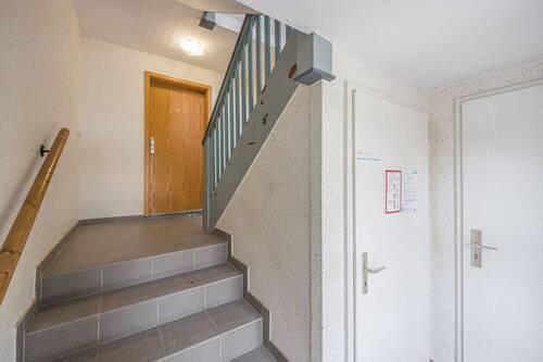 Treppenhaus - 3 Zimmer Etagenwohnung in Borna