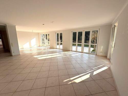 Wohnen/Essen - Exklusives Wohnen im Grünen! Sehr schöne 4 Zi. Erdgeschosswohnung mit traumhaften Garten und großzügigen Grundriss im - Stadtteil Gaismannshof