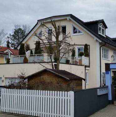 Hausansicht - WOHLFÜHLOASE: Provisionsfreie Gartenwohnung in Bestlage im Münchner Stadtteil Waldtrudering