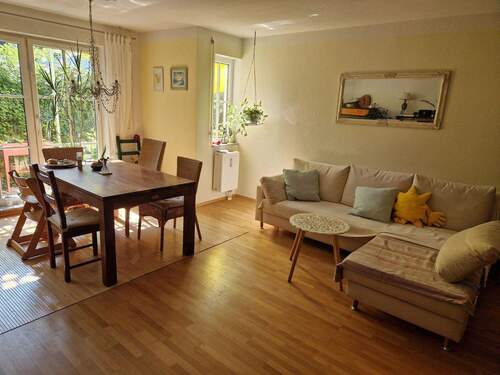 Wohnzimmer - 3 Zimmer Etagenwohnung in München