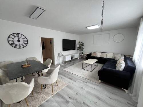 Wohnzimmer - Saniert 2019! Gemütliche 3-Zimmerwohnung mit Einbauküche in Fürth