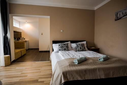 Schlafzimmer + Küche - 