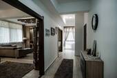 Wohnzimmer + Flur - 