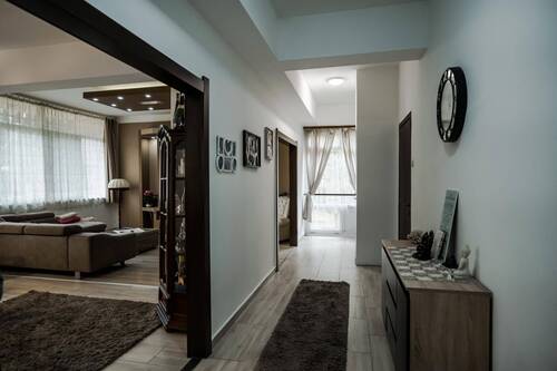Wohnzimmer + Flur - 
