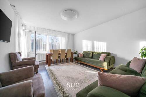 GROSSZUEGIGER WOHN- UND ESSBEREICH - 