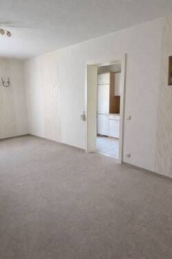 Wohnzimmer1 - 2 Zimmer Etagenwohnung zur Miete in Erfurt (Ilversgehofen)