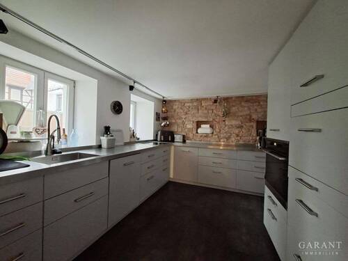 EG moderne Einbauküche - 6 Zimmer Etagenwohnung in Heidelberg