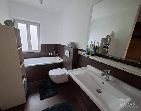 OG Bad mit Wanne und Dusche - 