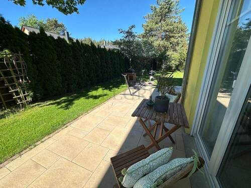 seitliche Terrasse mit Sitzecke - Einfamilienhaus mit 152,00 m² in Falkensee zum Kaufen