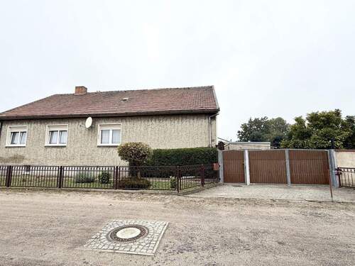 Vorderansicht - 4 Zimmer Einfamilienhaus zum Kaufen in Annaburg