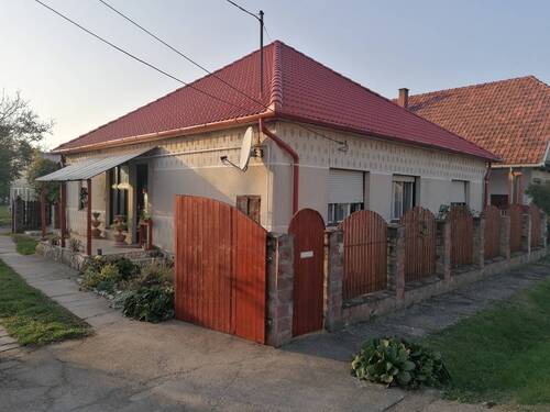  Haus - Einfamilienhaus mit 5 Zimmer + Friseursalon in Somogy Komitat zu verkaufen