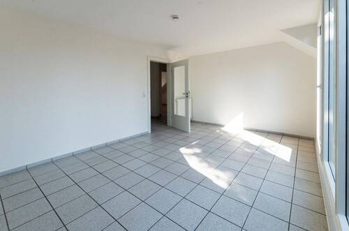 Wohnzimmer Ansicht 2 - 3 Zimmer Etagenwohnung in Leverkusen