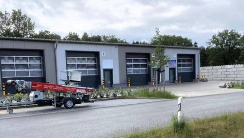 Hallenansicht - Straßenseite - 