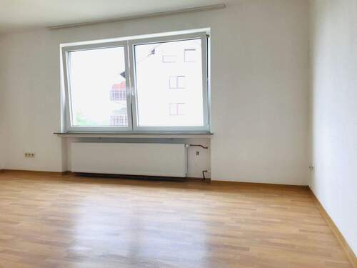 IMG_7840.jpg - HELL & GERÄUMIG: 3-Zimmer mit Abstellraum, Wannenbad und Balkon im 1.OG!