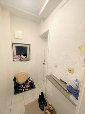 Diele vor der Wohnung (2) - Etagenwohnung in Stuttgart zum Kaufen