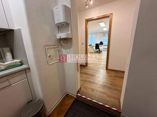 Eingang - Teeküche - Büro mit 104,00 m&sup2; in Landshut zur Miete