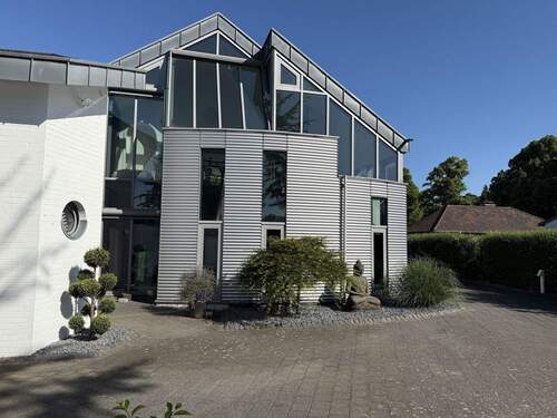 Einfahrt - 7 Zimmer Einfamilienhaus zum Kaufen in Mönchengladbach