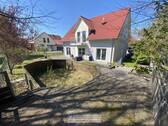 Ansicht - und geplante Poolumfassung - 5 Zimmer Einfamilienhaus zum Kaufen in Gachenbach