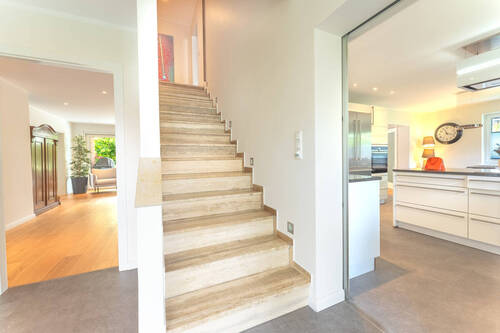 Diele mit Treppenhaus - 