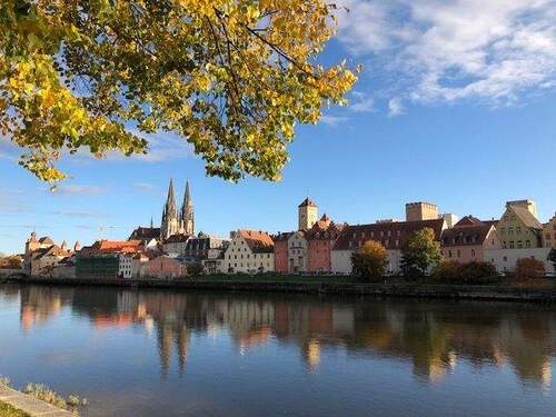 Altstadt von Regensburg - Saniertes Altstadtensemble in Top-Lage - Denkmal-MFH + 5 Einheiten - inkl. Innenhof mit Stellplätzen