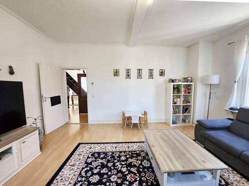 Wohnzimmer - 3 Zimmer Etagenwohnung zum Kaufen in Stuttgart