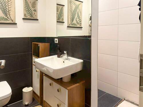 Gäste-WC mit Dusche - 