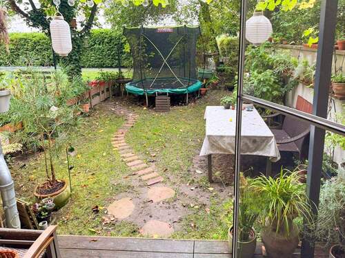 Garten mit vielseitigen Möglichkeiten - 