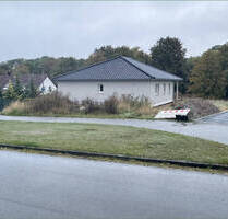 Moderner Neubau-Bungalow (120 m²) im unfertigen Zustand mit großer Garage und Terrasse - Deersheim