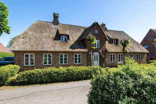 Bild 1 - Charmantes Friesenhaus unter Reet mit Carport und optionaler Ferienwohnung in bevorzugter Lage