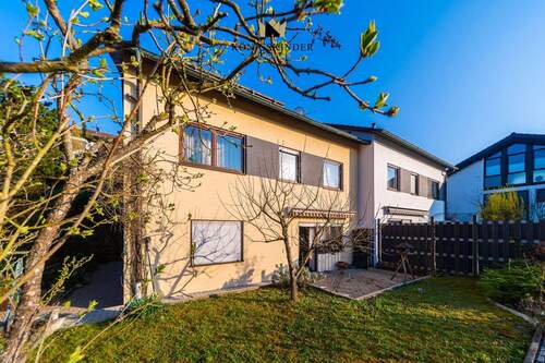 Außenansicht - 8 Zimmer Doppelhaushälfte in Oberstenfeld