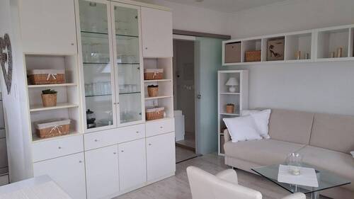 Wohnraum mit Schrank - Von privat . 1 Zi-Appartement Timmendorfer Strand in Top Lage