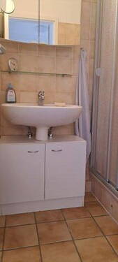 Bad mit Dusche - 