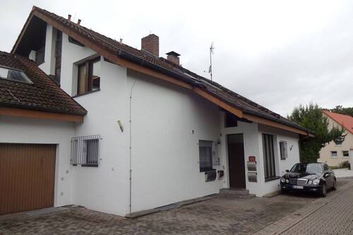 Eingangsseite - Etagenwohnung mit 110,00 m² in Röttenbach zur Miete