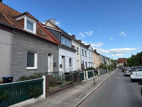 - - 4 Zimmer Reihenmittelhaus zum Kaufen in Bremen