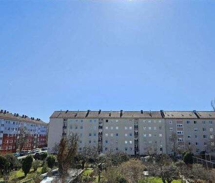 Ausblick von Loggia - 3 Zimmer Etagenwohnung zum Kaufen in Nürnberg