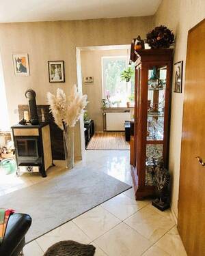 Wohnzimmer mit Blick in die Fernsehecke - 