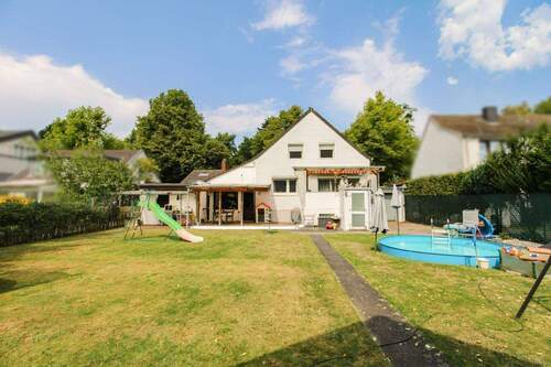 Rückansicht - 4 Zimmer Einfamilienhaus zum Kaufen in Düsseldorf