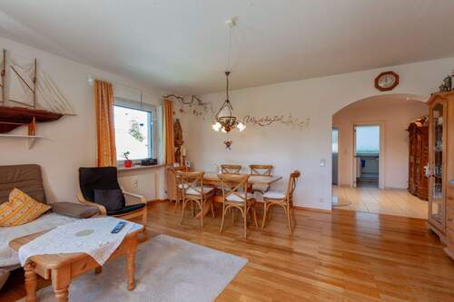 Wohnzimmer aus anderer Sicht - 3 Zimmer Etagenwohnung zum Kaufen in Eichenau